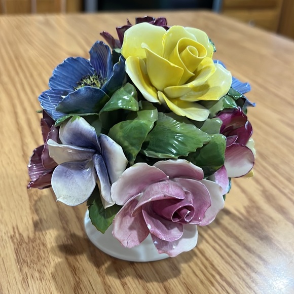 Vintage China bouquet figurine - Picture 3 of 5